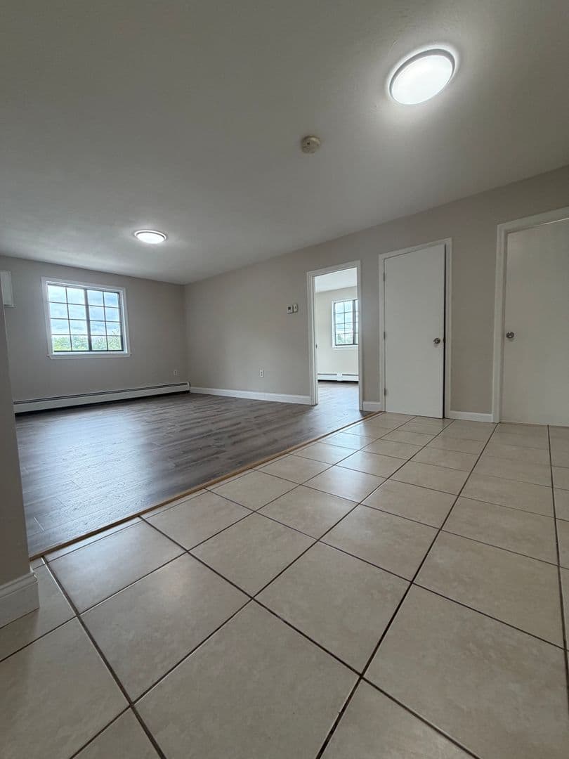 Manchester Apartment: 153 West Hancock street
