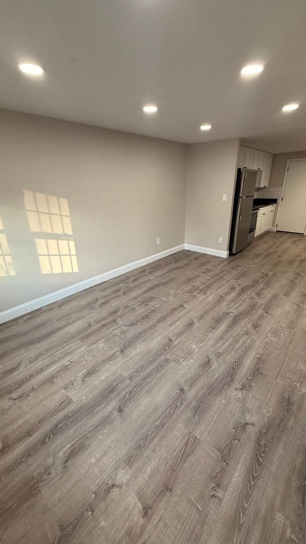 Gardner Apartment: 90 Ridgewood Lane