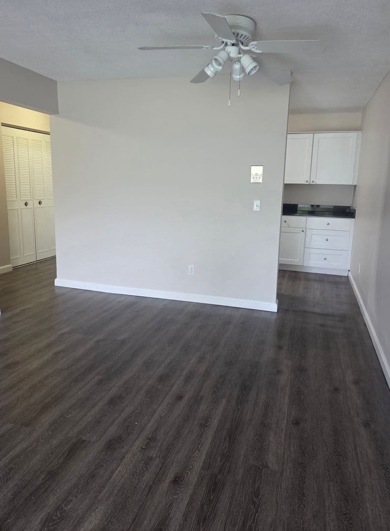 Middletown Apartment: 3 Admiralty Drive