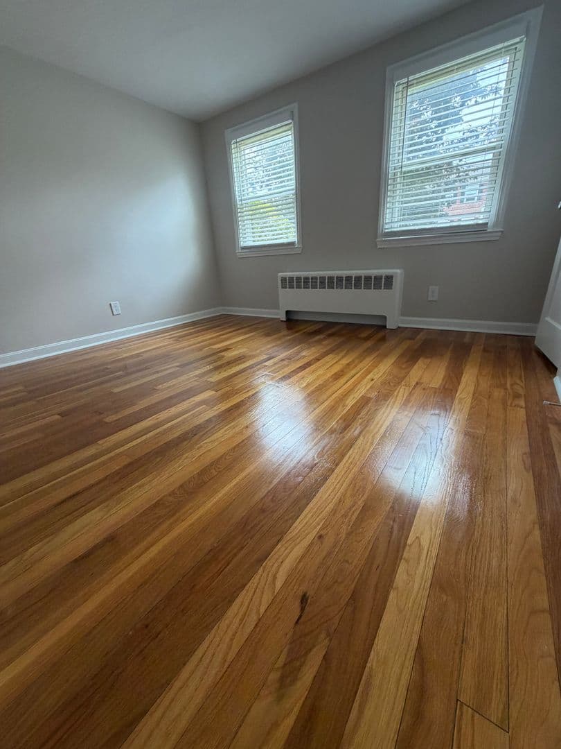 Somerset Apartment: 102 Shawomet Avenue