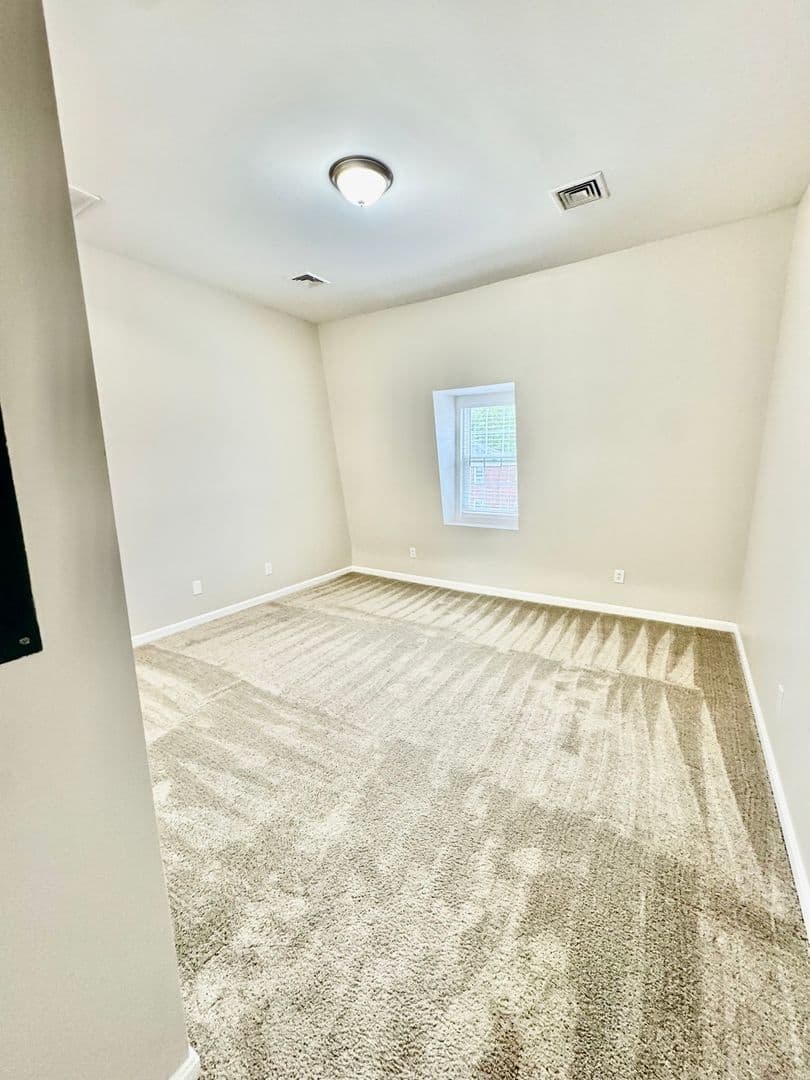Somerset Apartment: 102 Shawomet Avenue