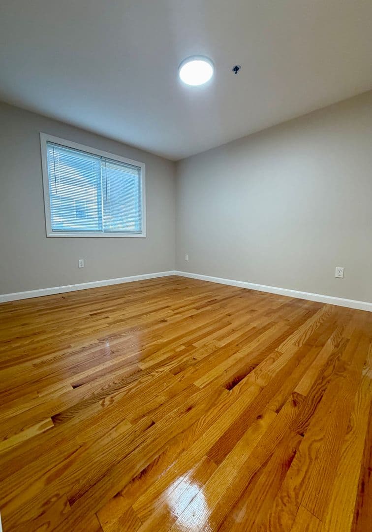 Lowell Apartment: 144 Stevens Street