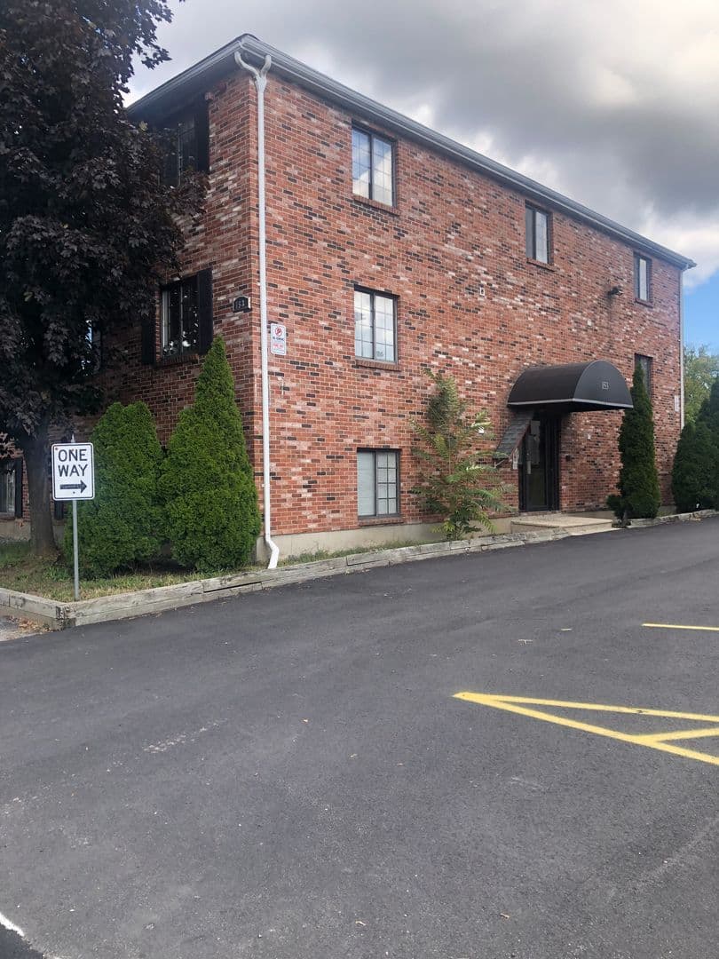 Manchester Apartment: 153 West Hancock street