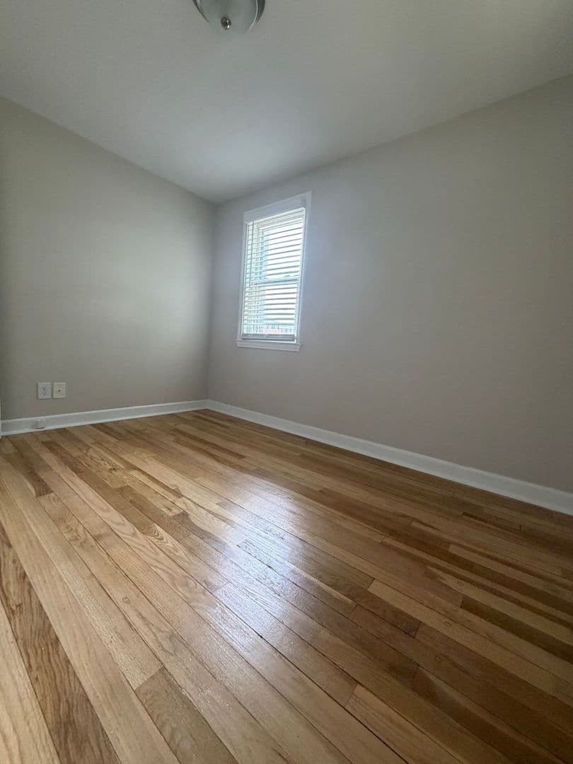 Somerset Apartment: 102 Shawomet Avenue