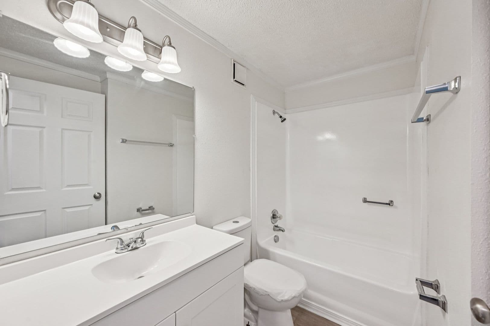 Venice Apartment: 1020 Capri Isles Boulevard