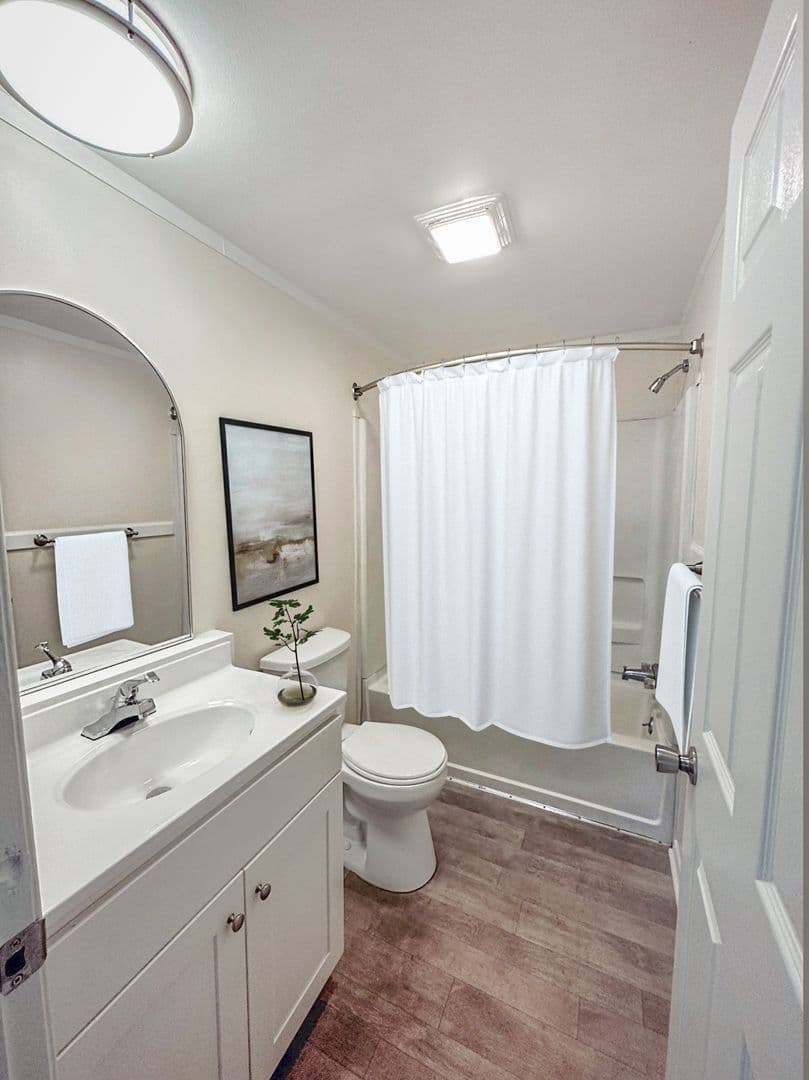 Cambridge Apartment: 1384 Cambridge Beltway
