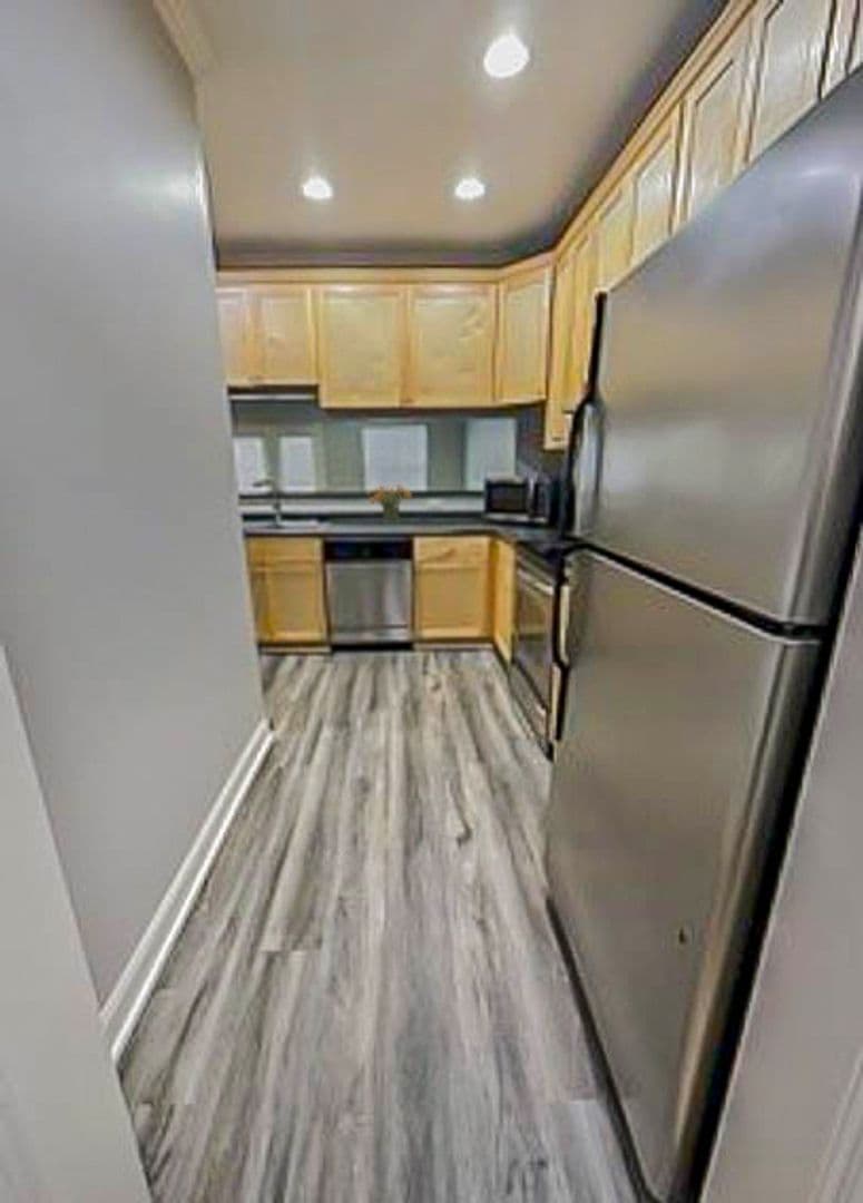Columbus Apartment: 506 Holly Hills Road