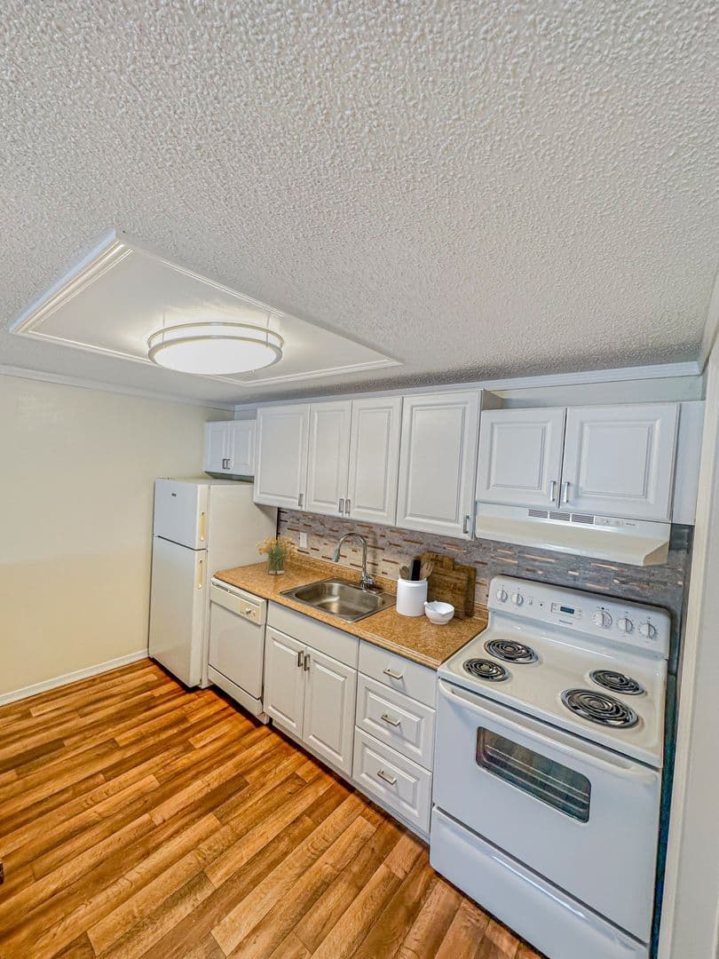 Fort Gratiot Apartment: 3108 Keewahdin road