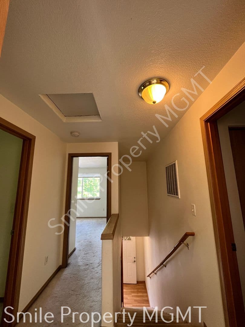 Portland House: 6426 Southeast 144th Lane