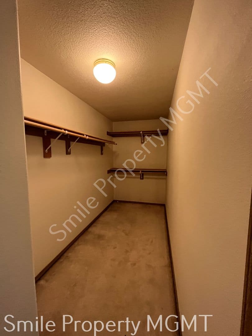 Portland House: 6426 Southeast 144th Lane