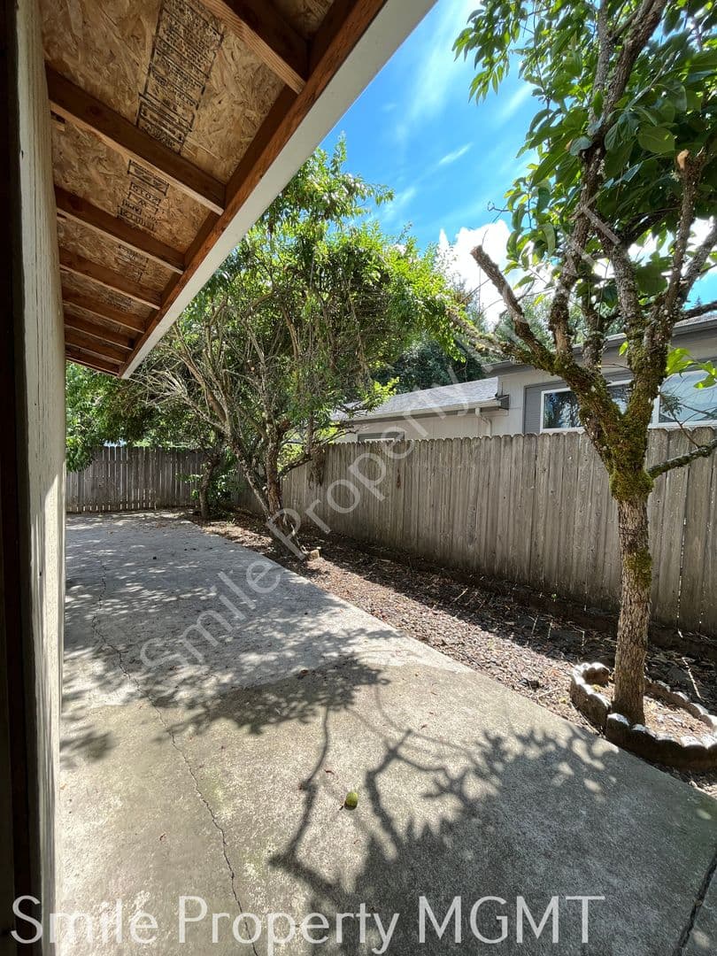 Portland House: 6426 Southeast 144th Lane