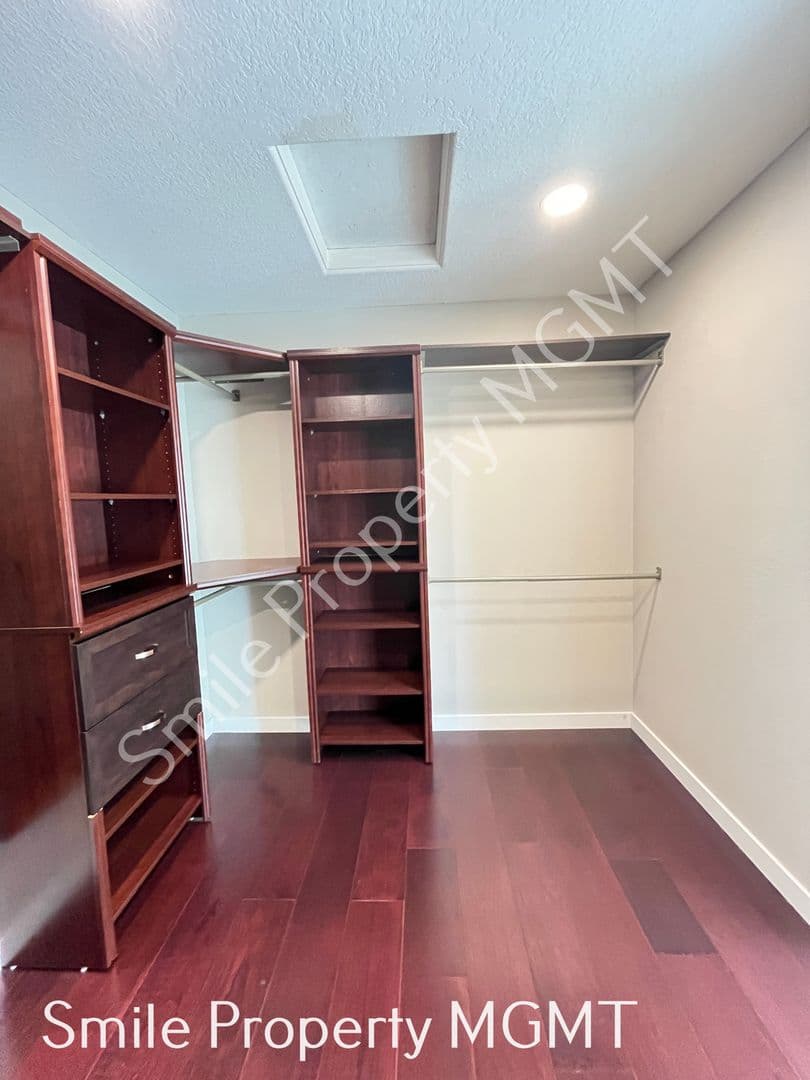 Hillsboro House: 4524 SE Oakhurst Street