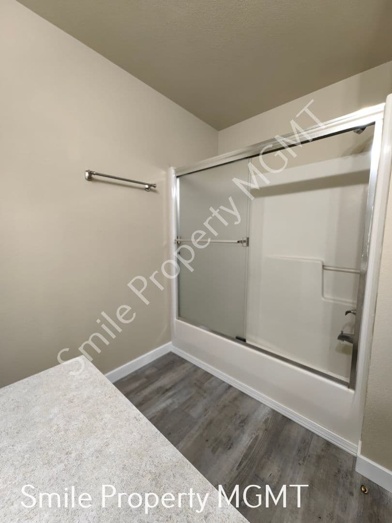 Portland House: 12616 Southeast Taggart Street