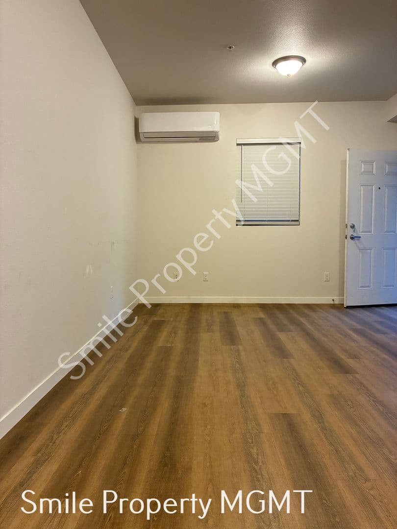 Portland Apartment: 6940 Southeast Long Street