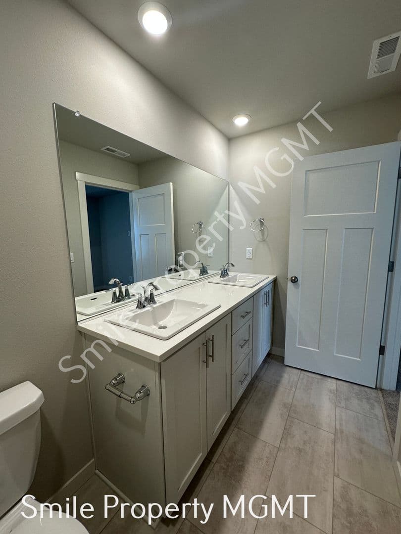 Tigard House: 16684 SW Darling Ln