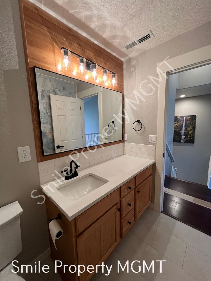 Hillsboro House: 4524 SE Oakhurst Street