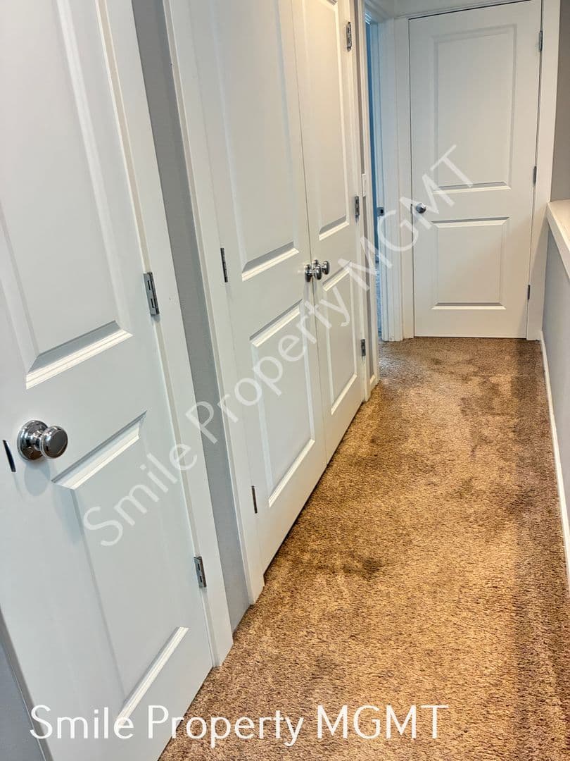 Portland Townhome: 19414 River Road