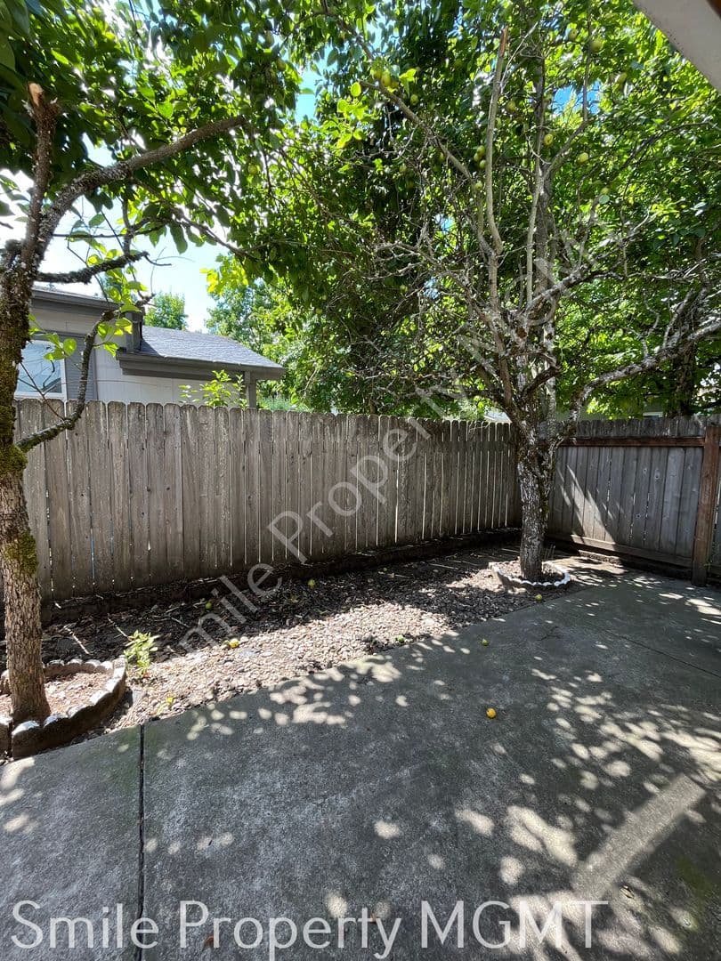 Portland House: 6426 Southeast 144th Lane