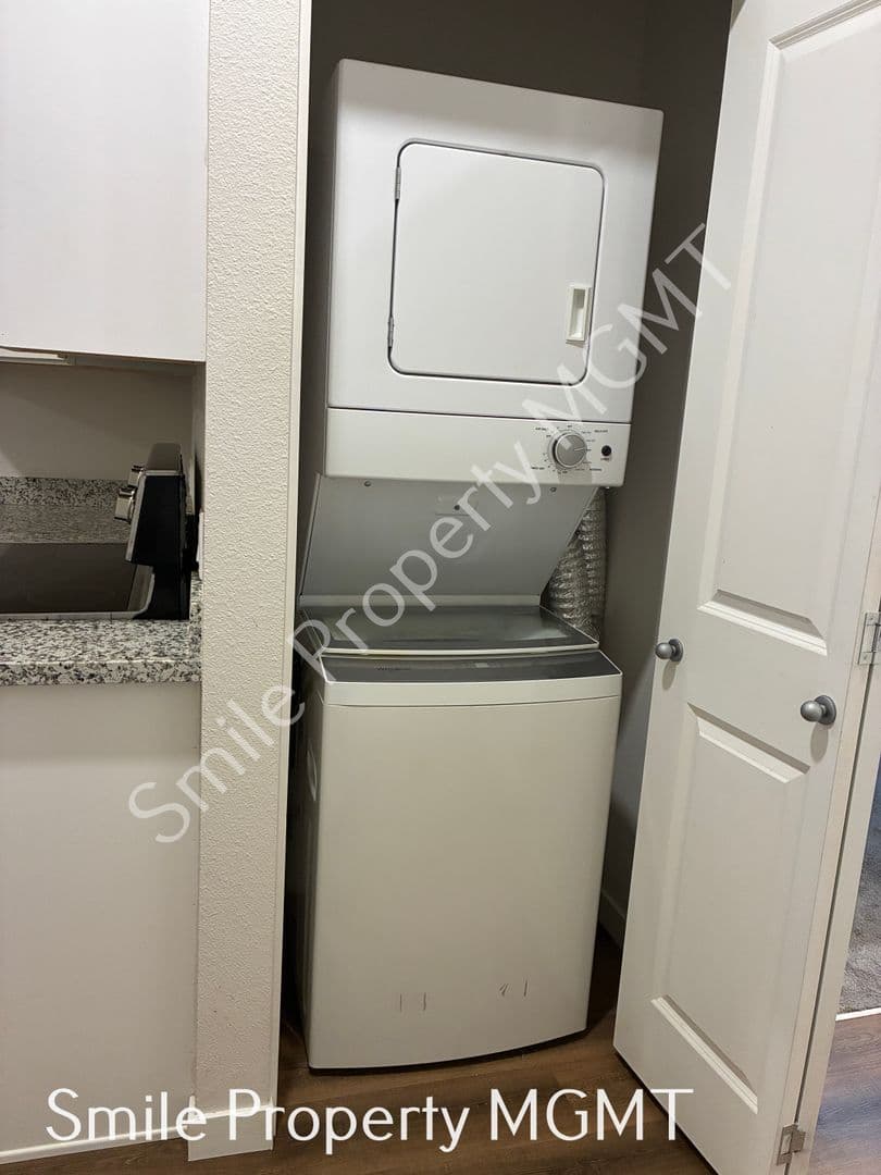 Portland Apartment: 6940 Southeast Long Street