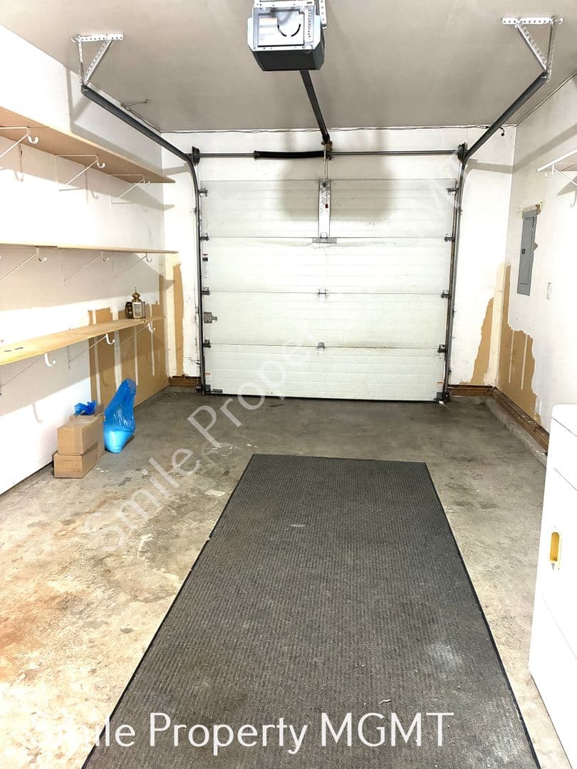 Portland House: 3308 Southeast 89th Avenue