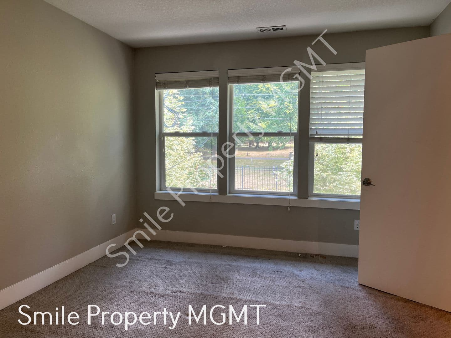 Portland Apartment: 2416 Southeast Morrison Street