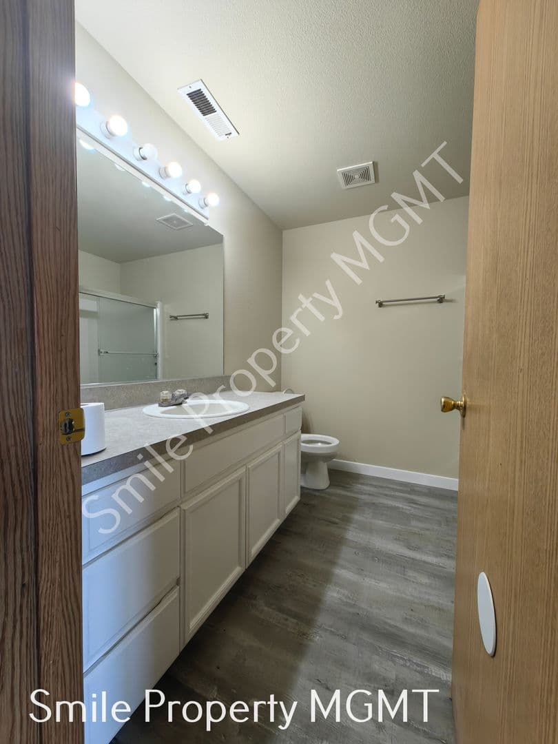Portland House: 12616 Southeast Taggart Street