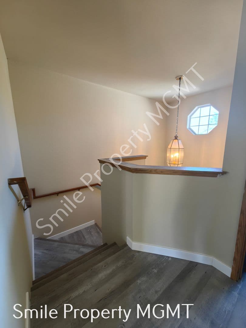 Portland House: 12616 Southeast Taggart Street