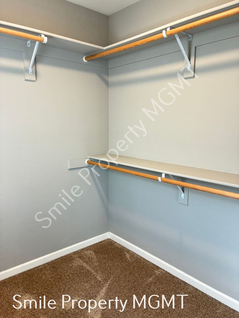 Portland Townhome: 19414 River Road
