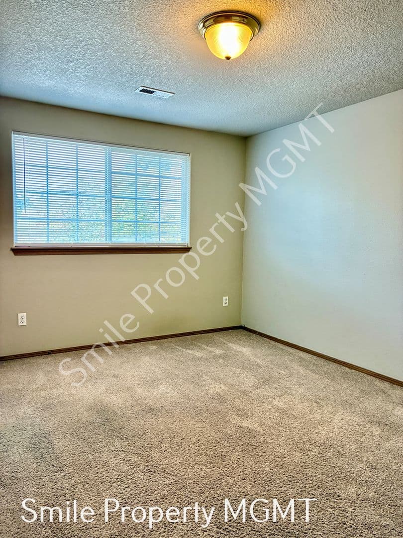 Portland House: 3308 Southeast 89th Avenue