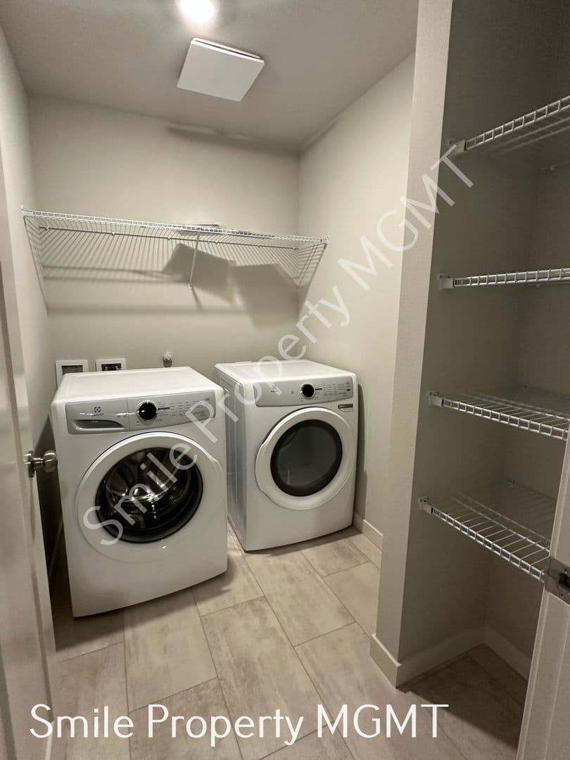 Tigard House: 16684 SW Darling Ln