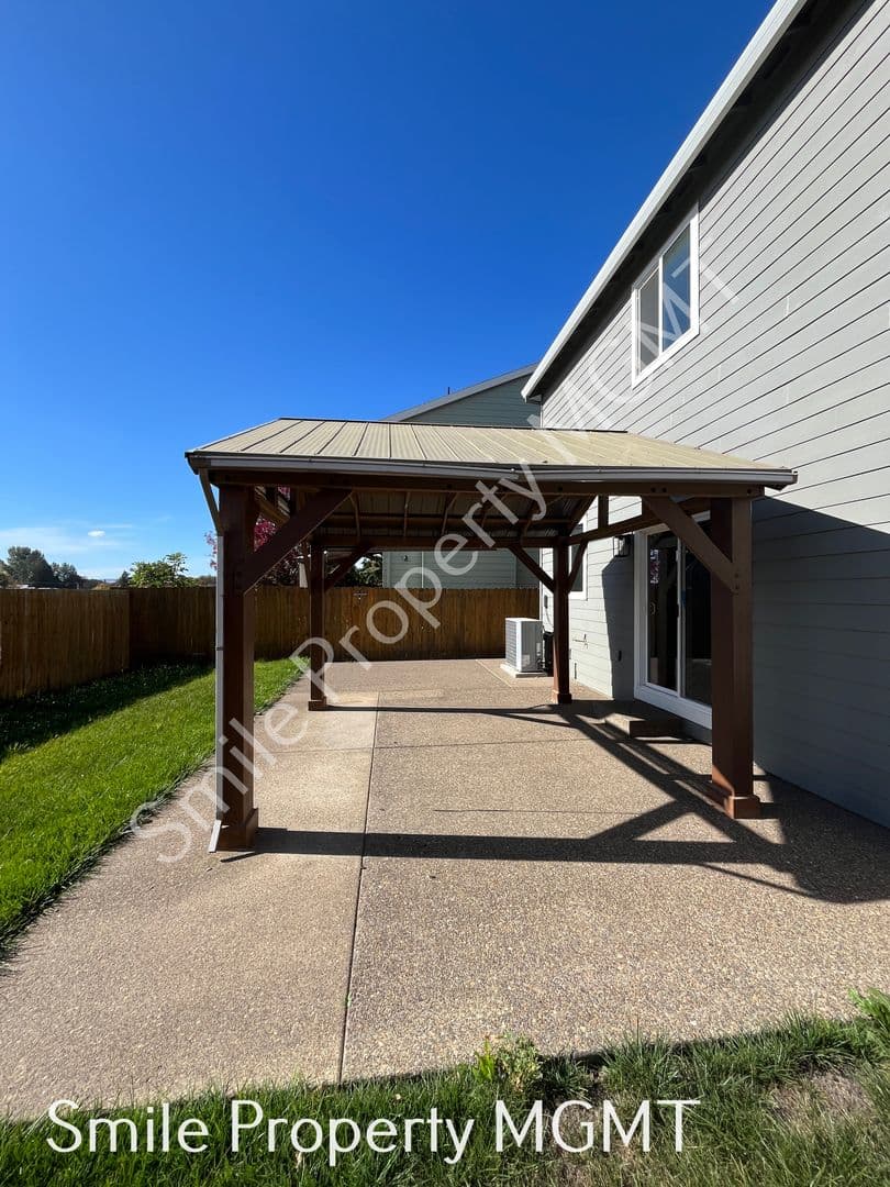Hillsboro House: 4524 SE Oakhurst Street