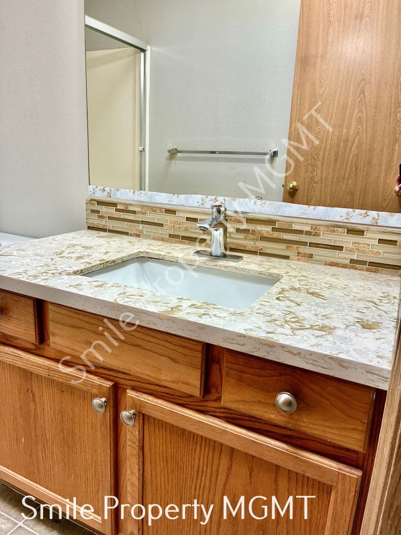 Portland House: 3308 Southeast 89th Avenue