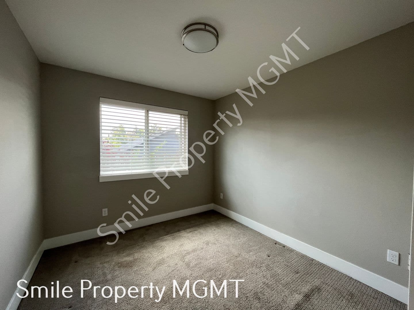 Portland Apartment: 2416 Southeast Morrison Street