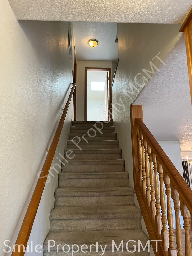 Portland House: 6426 Southeast 144th Lane