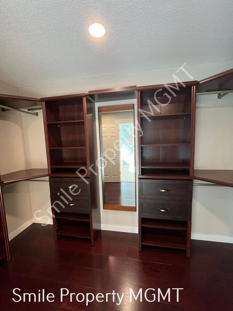 Hillsboro House: 4524 SE Oakhurst Street