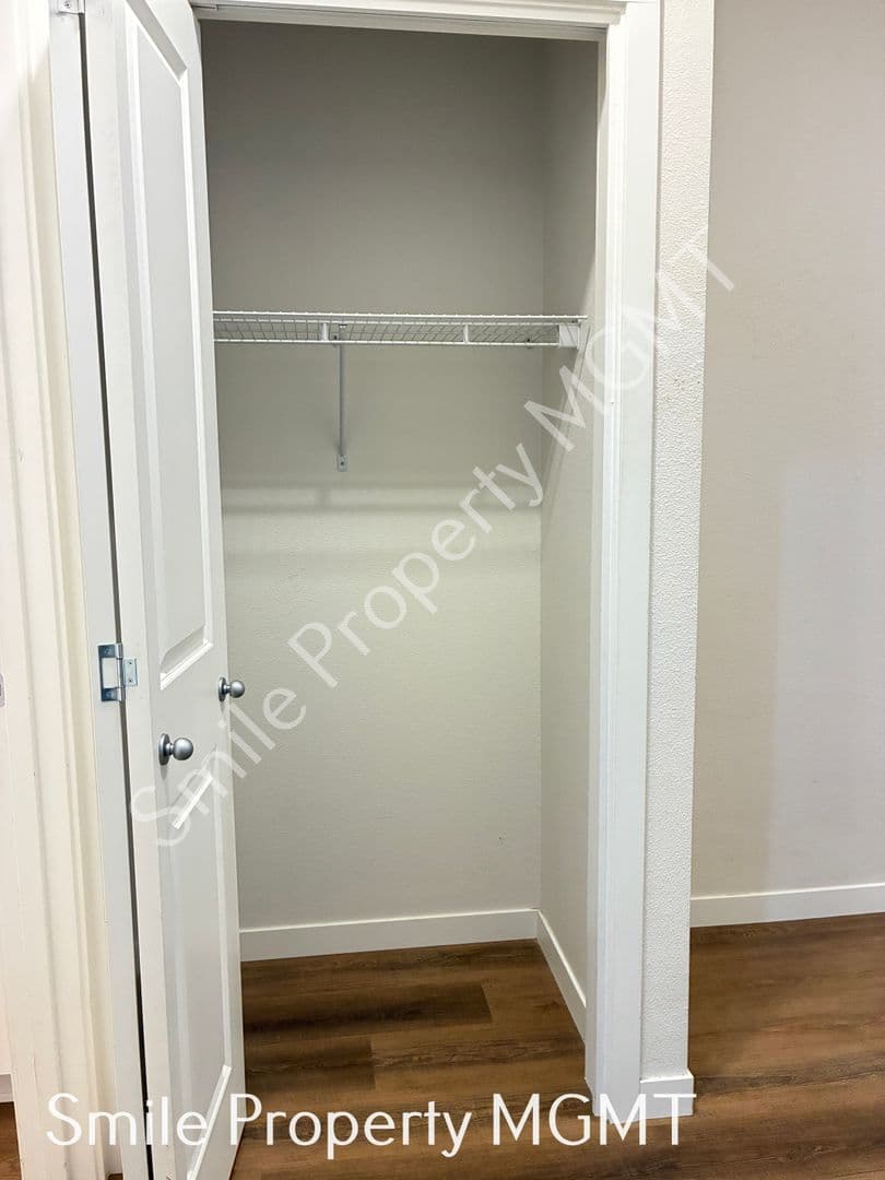Portland Apartment: 6940 Southeast Long Street