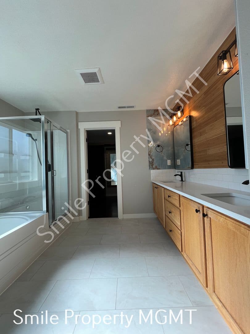 Hillsboro House: 4524 SE Oakhurst Street