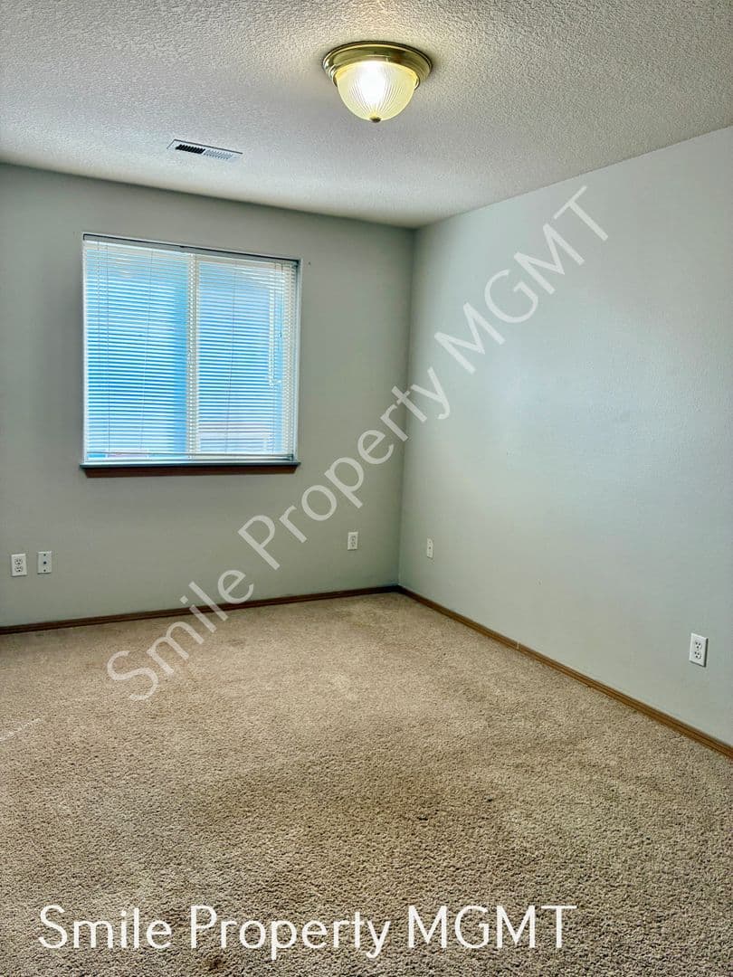 Portland House: 3308 Southeast 89th Avenue