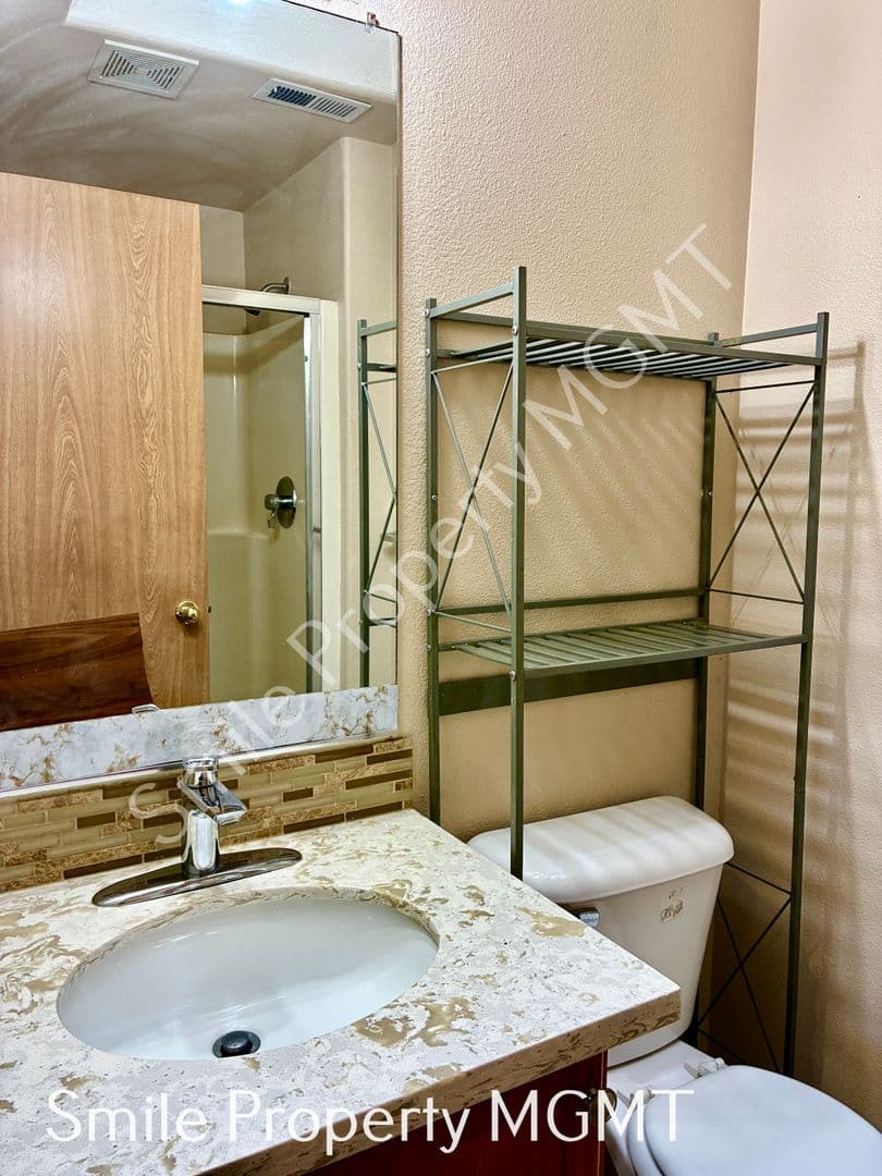 Portland House: 3308 Southeast 89th Avenue