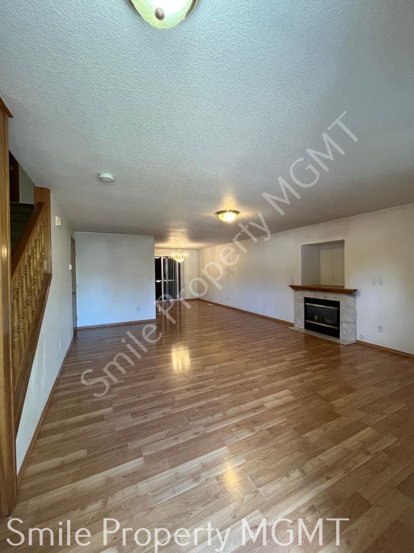 Portland House: 6426 Southeast 144th Lane