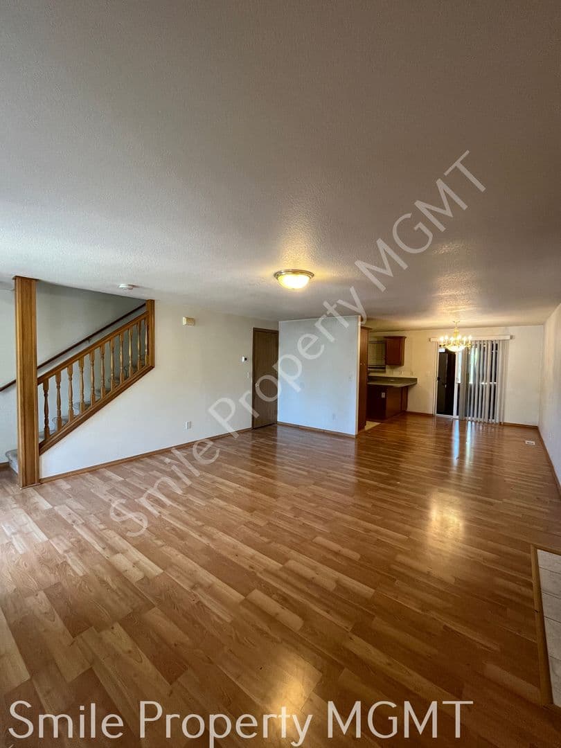 Portland House: 6426 Southeast 144th Lane