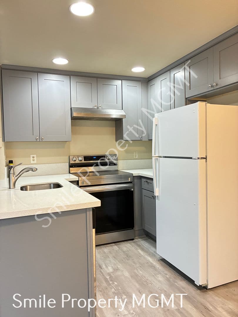 Portland House: 12616 Southeast Taggart Street