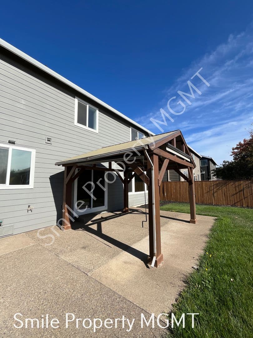 Hillsboro House: 4524 SE Oakhurst Street