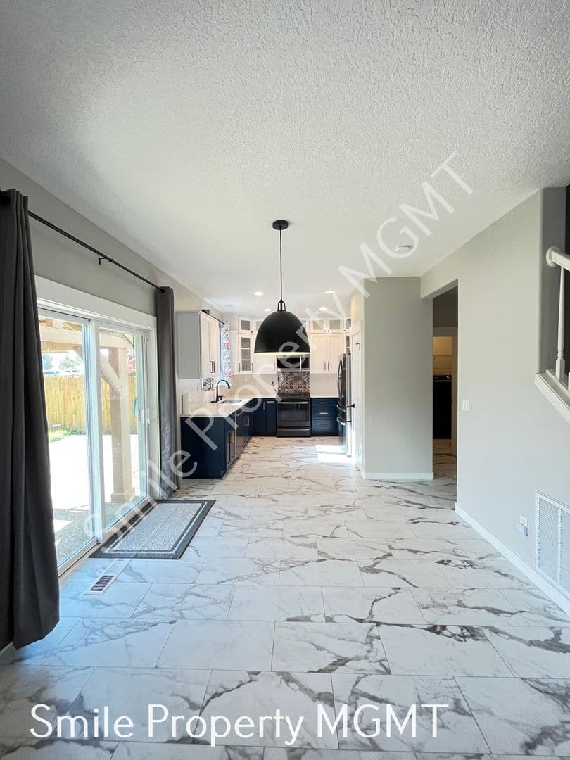 Hillsboro House: 4524 SE Oakhurst Street