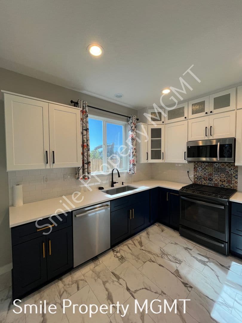 Hillsboro House: 4524 SE Oakhurst Street