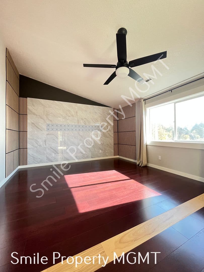 Hillsboro House: 4524 SE Oakhurst Street