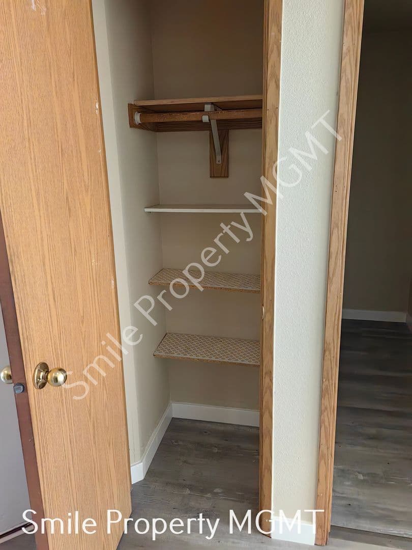 Portland House: 12616 Southeast Taggart Street