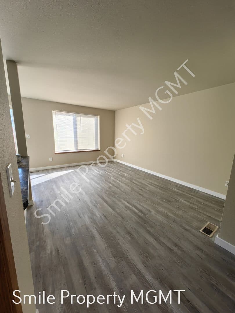Portland House: 12616 Southeast Taggart Street