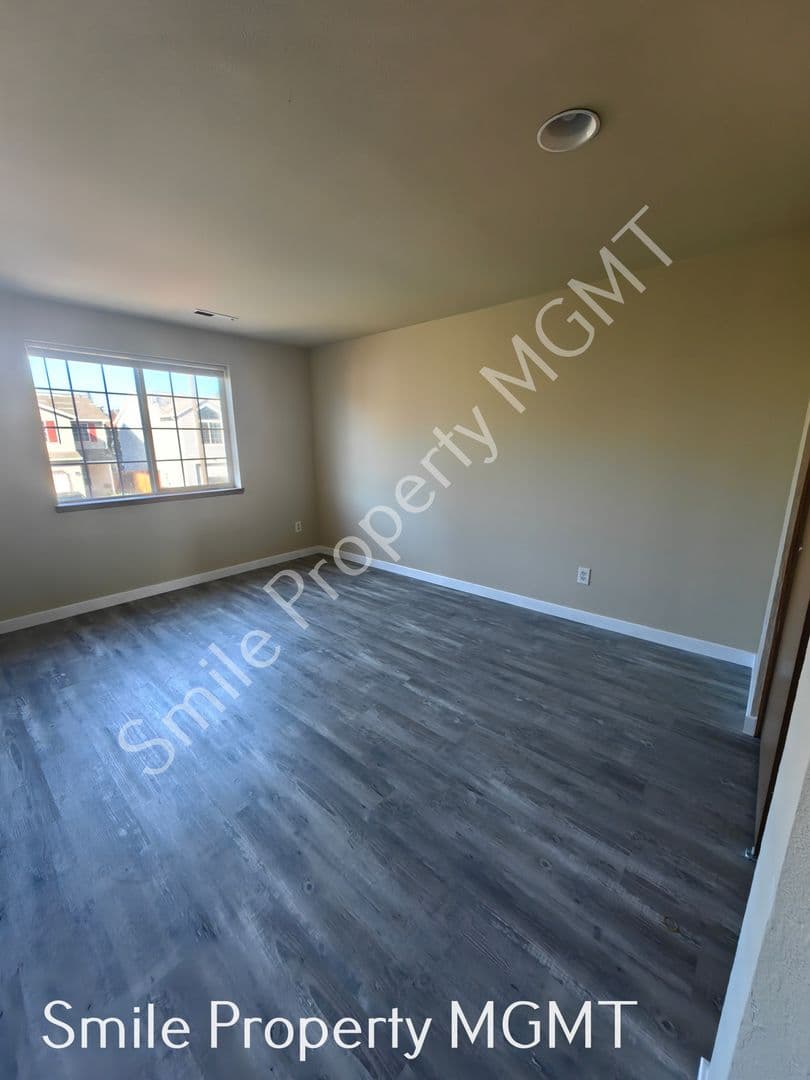Portland House: 12616 Southeast Taggart Street