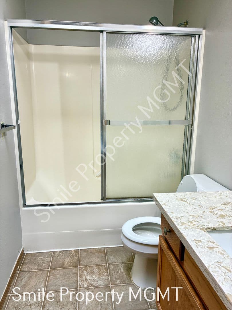 Portland House: 3308 Southeast 89th Avenue